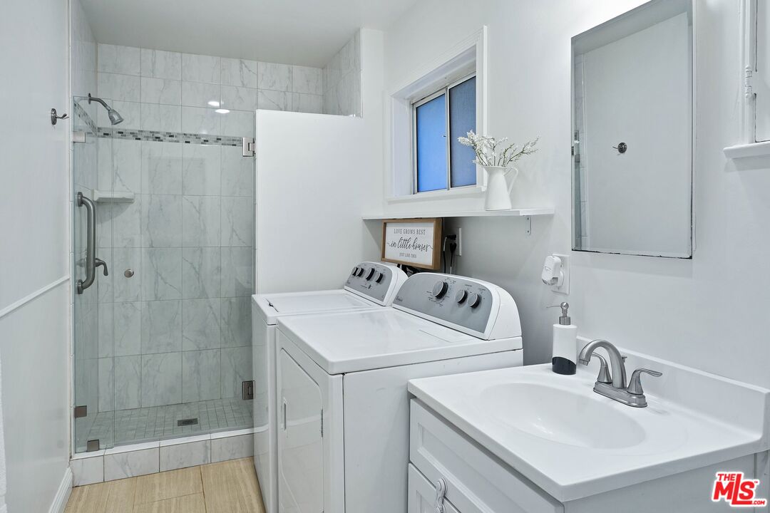 1212 N Beverly Glen Blvd