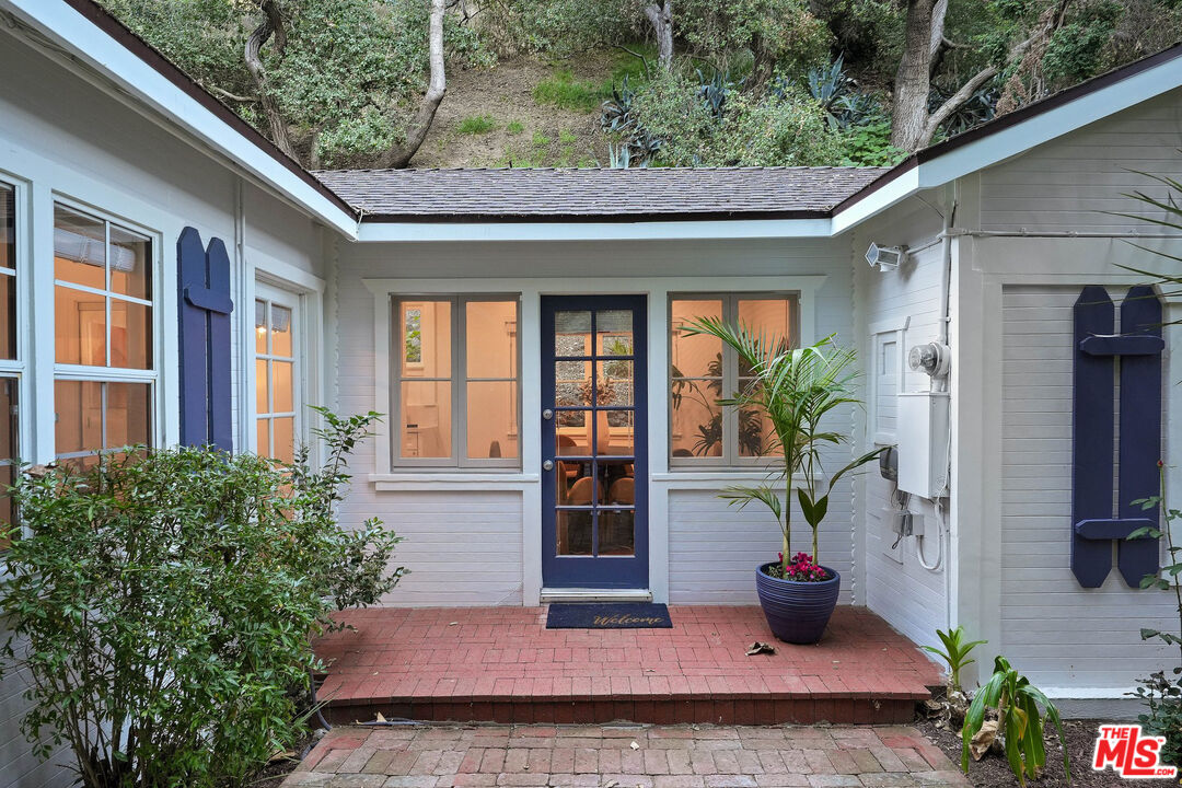 1212 N Beverly Glen Blvd