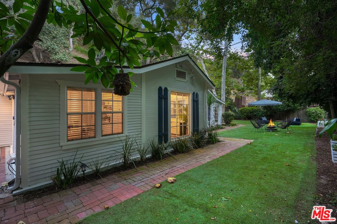 1212 N Beverly Glen Blvd