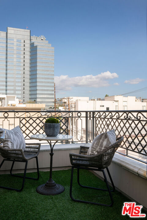 1316 Amherst Ave Unit: 402