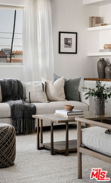 1316 Amherst Ave Unit: 402