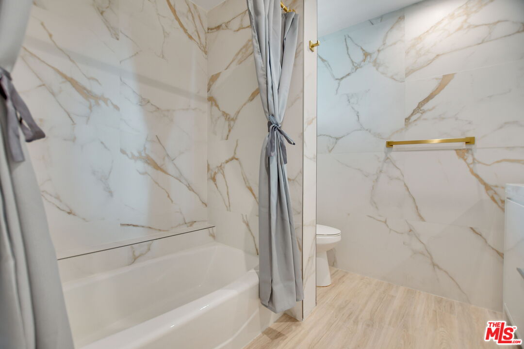 2112 Century Park Ln Unit: 212