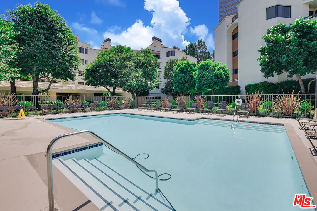 2112 Century Park Ln Unit: 212