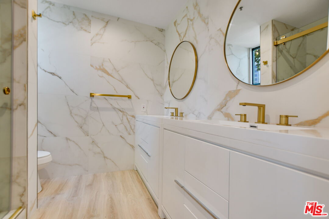 2112 Century Park Ln Unit: 212