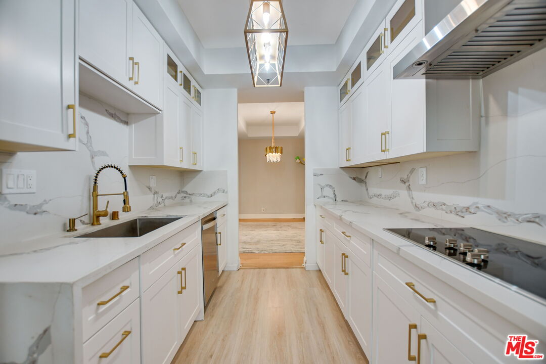 2112 Century Park Ln Unit: 212