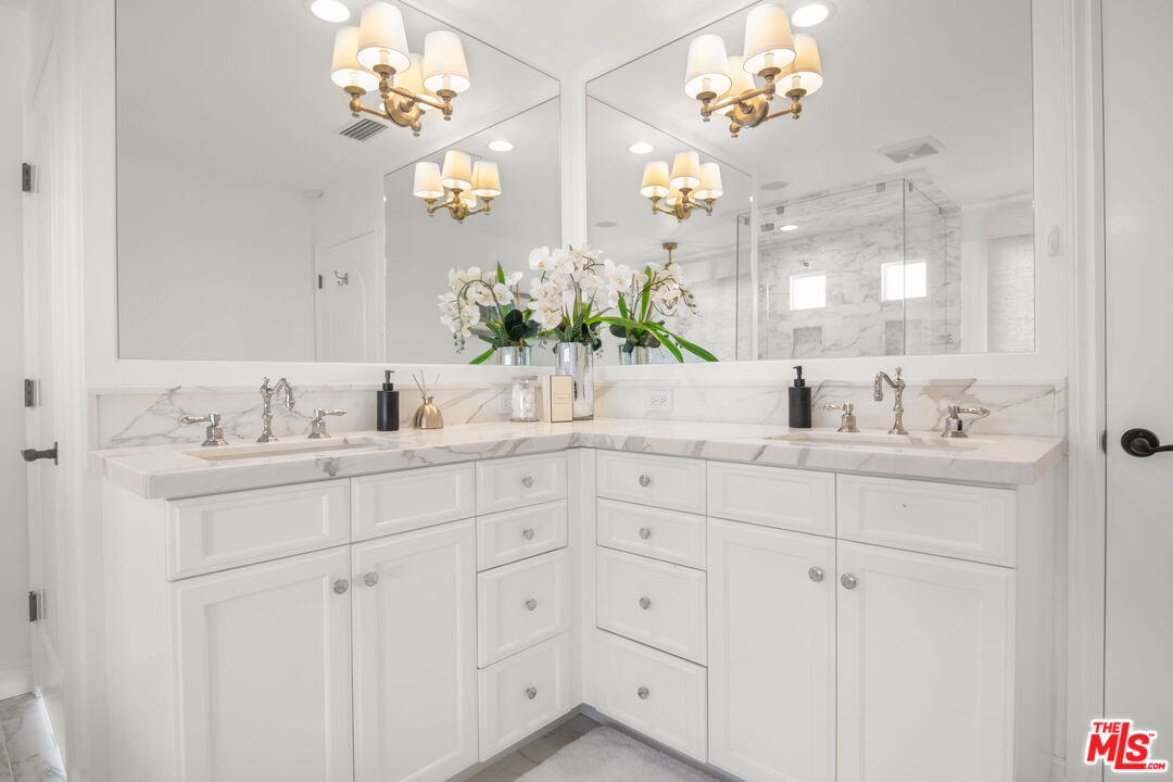 629 S Gretna Green Way