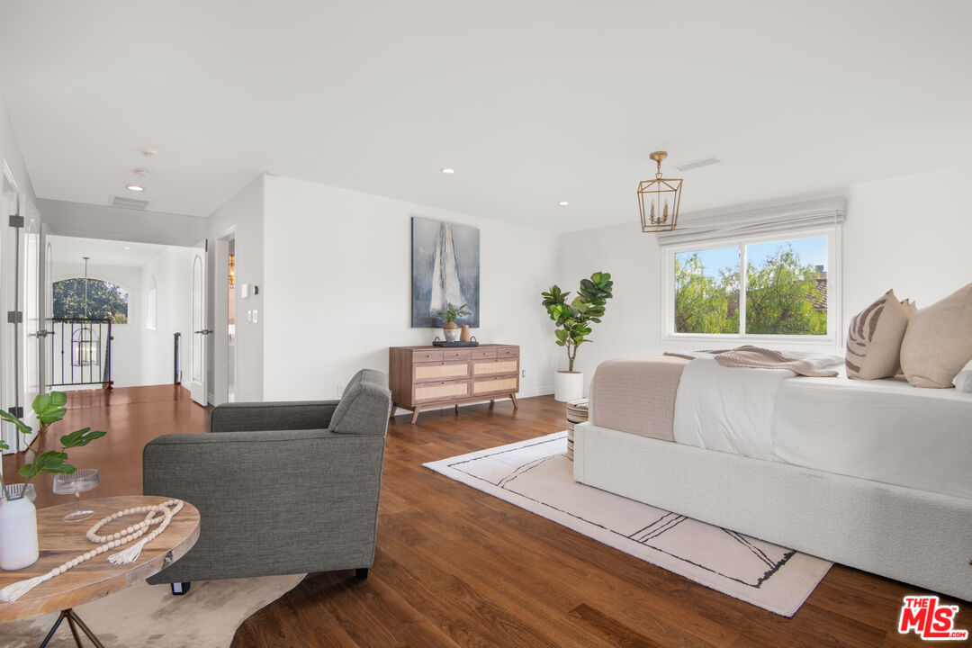 629 S Gretna Green Way