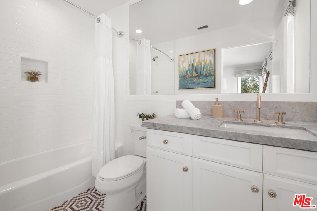 629 S Gretna Green Way