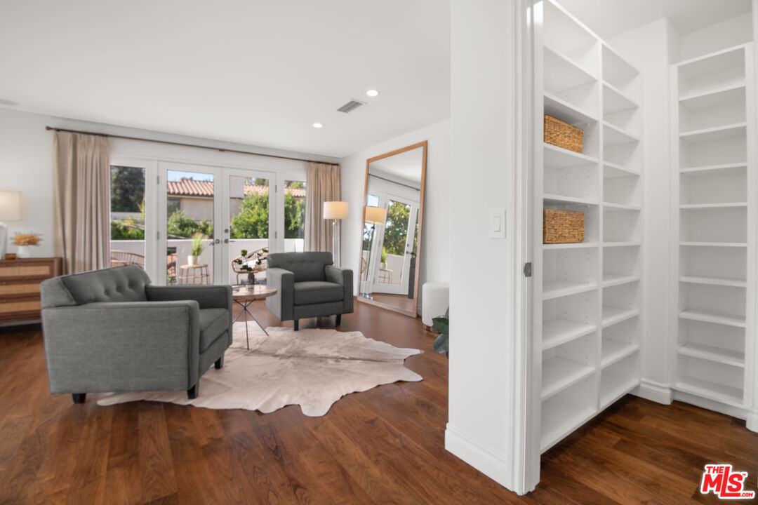 629 S Gretna Green Way