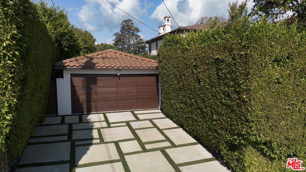 629 S Gretna Green Way