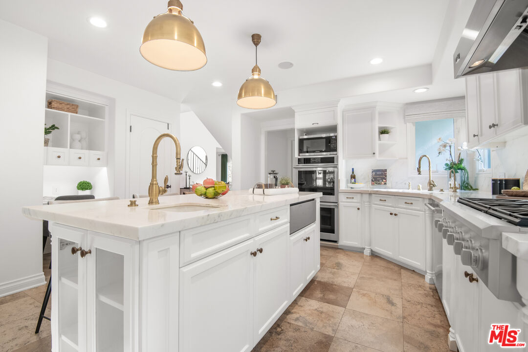 629 S Gretna Green Way