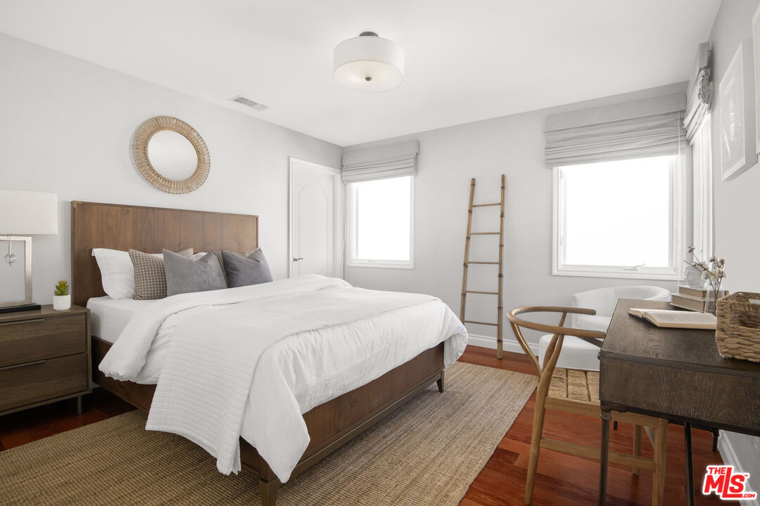 629 S Gretna Green Way