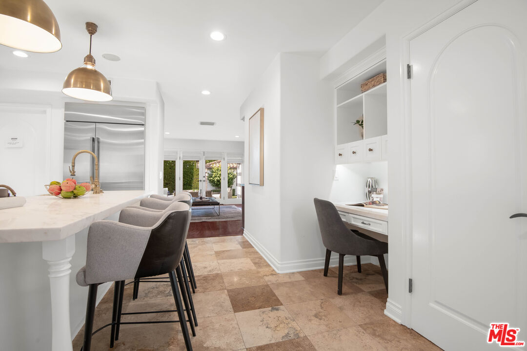 629 S Gretna Green Way