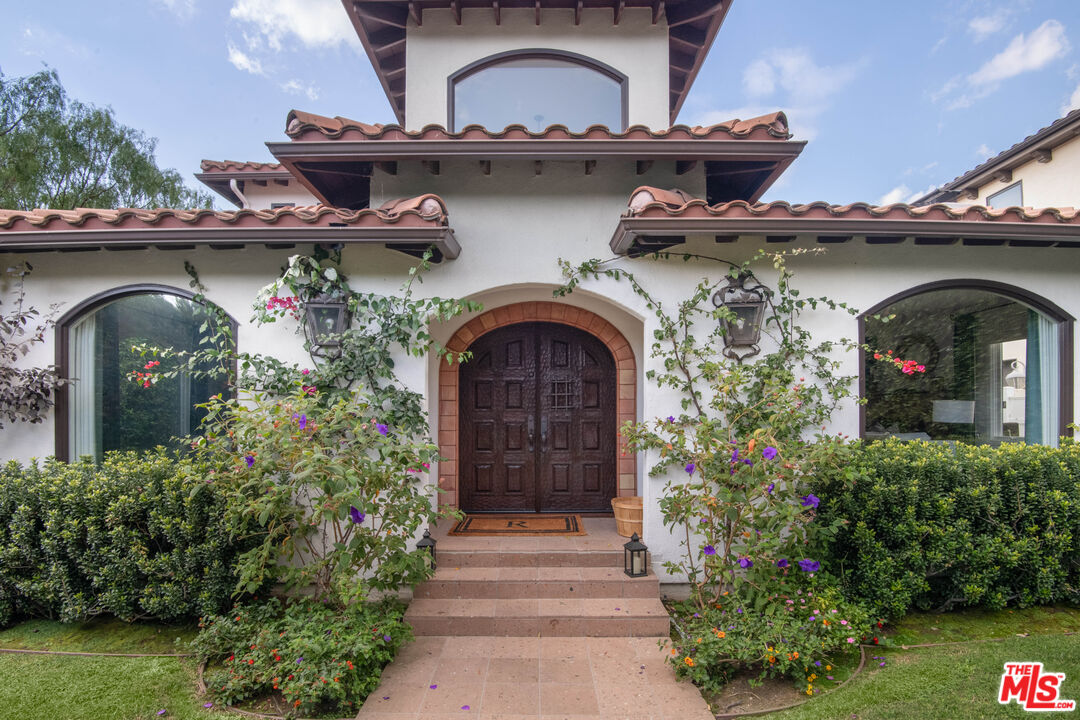 629 S Gretna Green Way