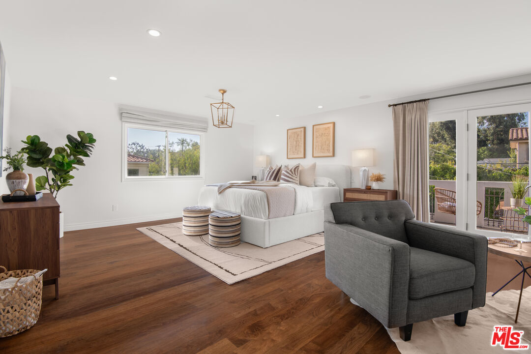 629 S Gretna Green Way