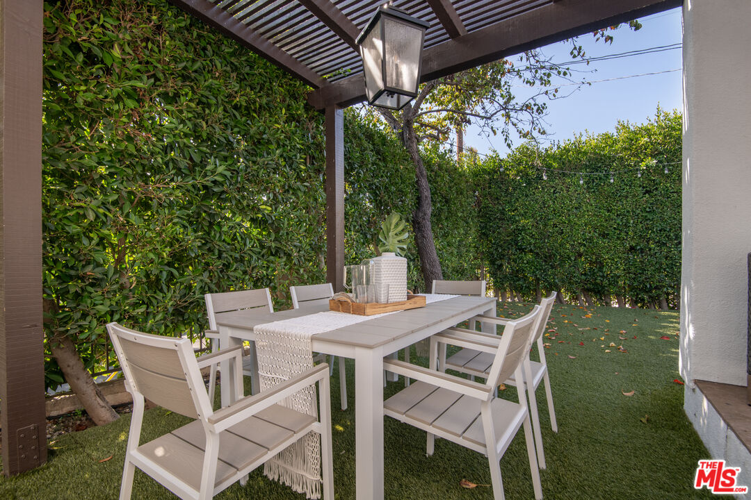 629 S Gretna Green Way