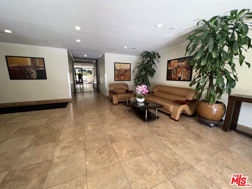 5100 Via Dolce Unit: 114