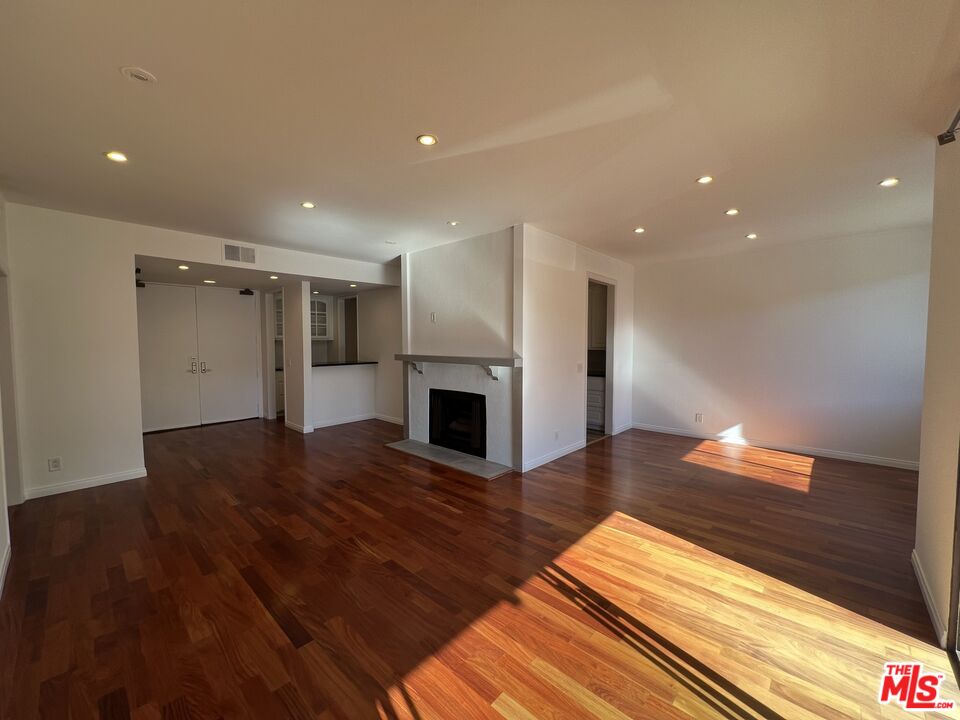 5100 Via Dolce Unit: 114