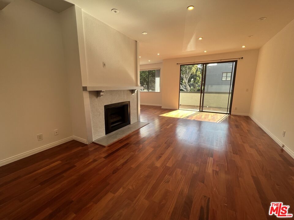 5100 Via Dolce Unit: 114