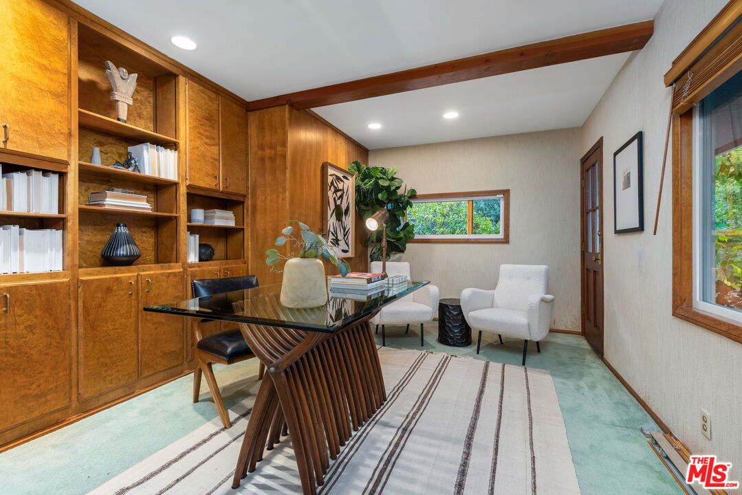 2610 Mandeville Canyon Rd