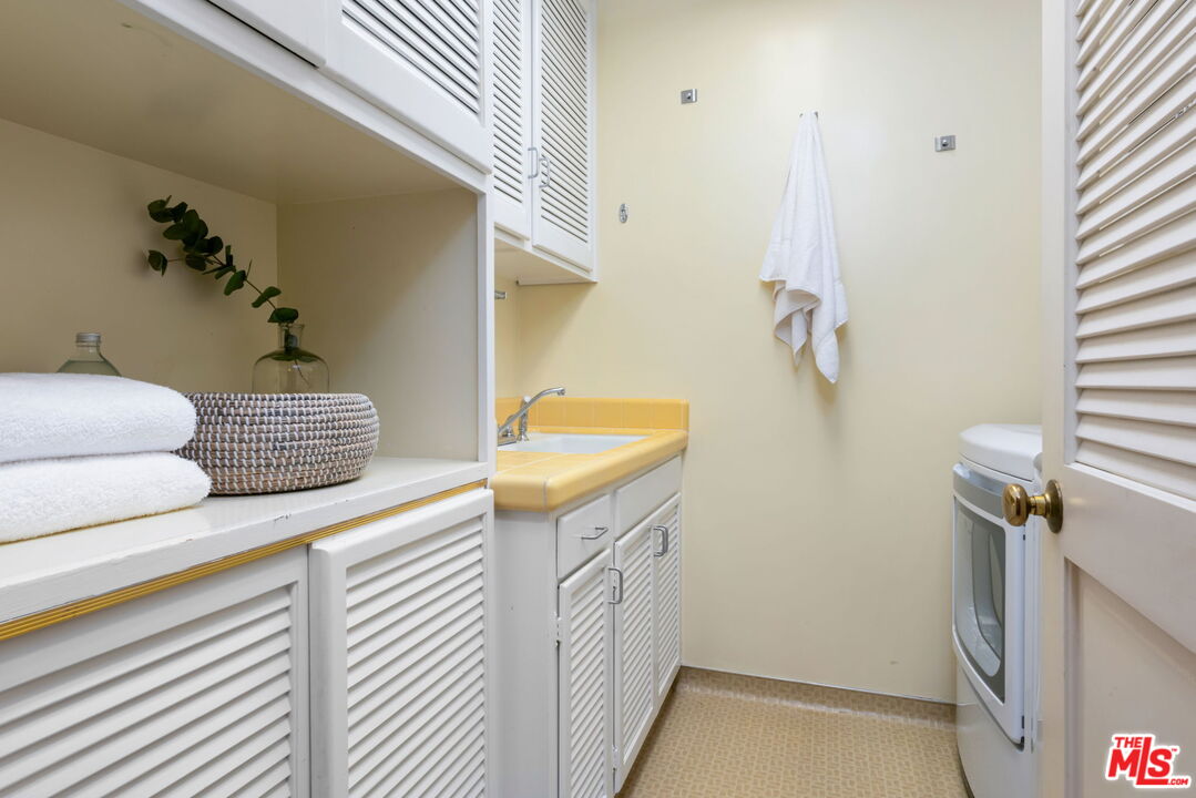 2610 Mandeville Canyon Rd