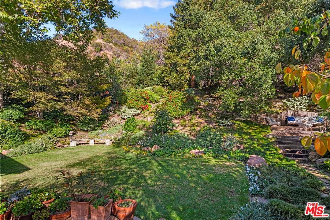 2610 Mandeville Canyon Rd