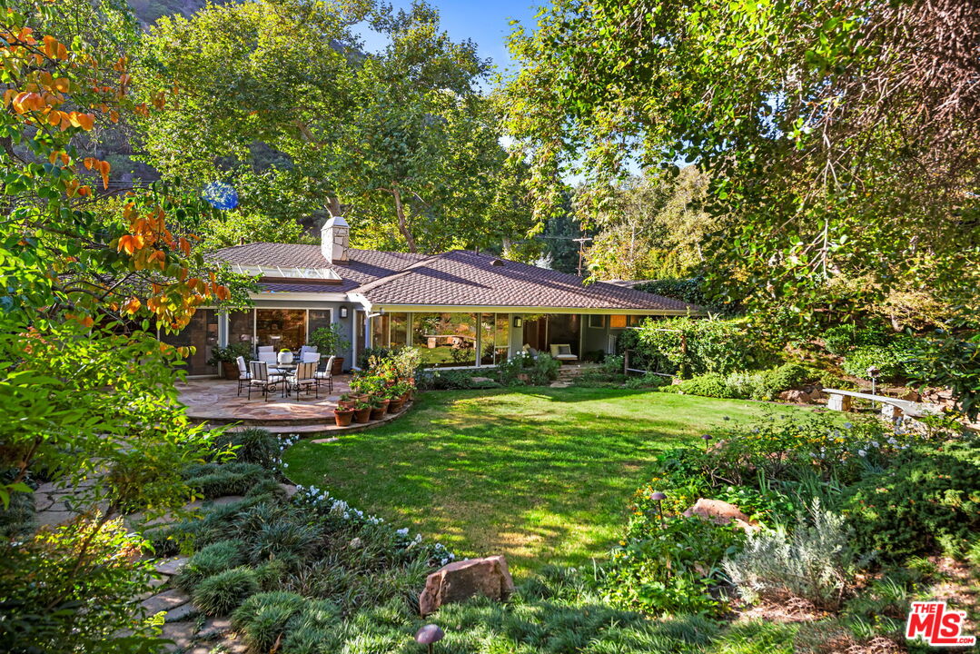 2610 Mandeville Canyon Rd