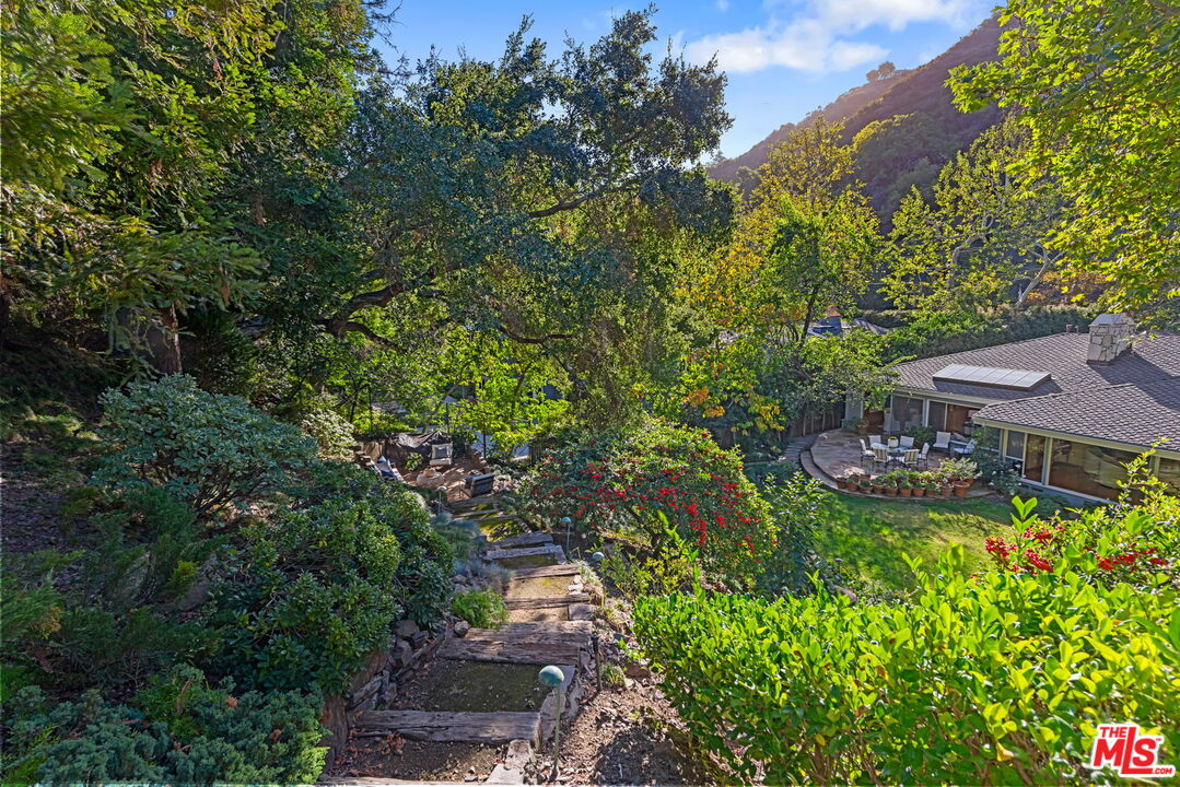 2610 Mandeville Canyon Rd