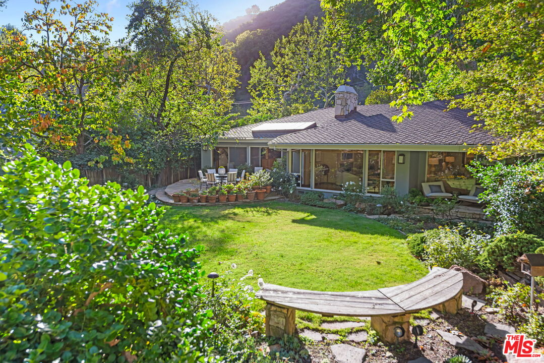 2610 Mandeville Canyon Rd