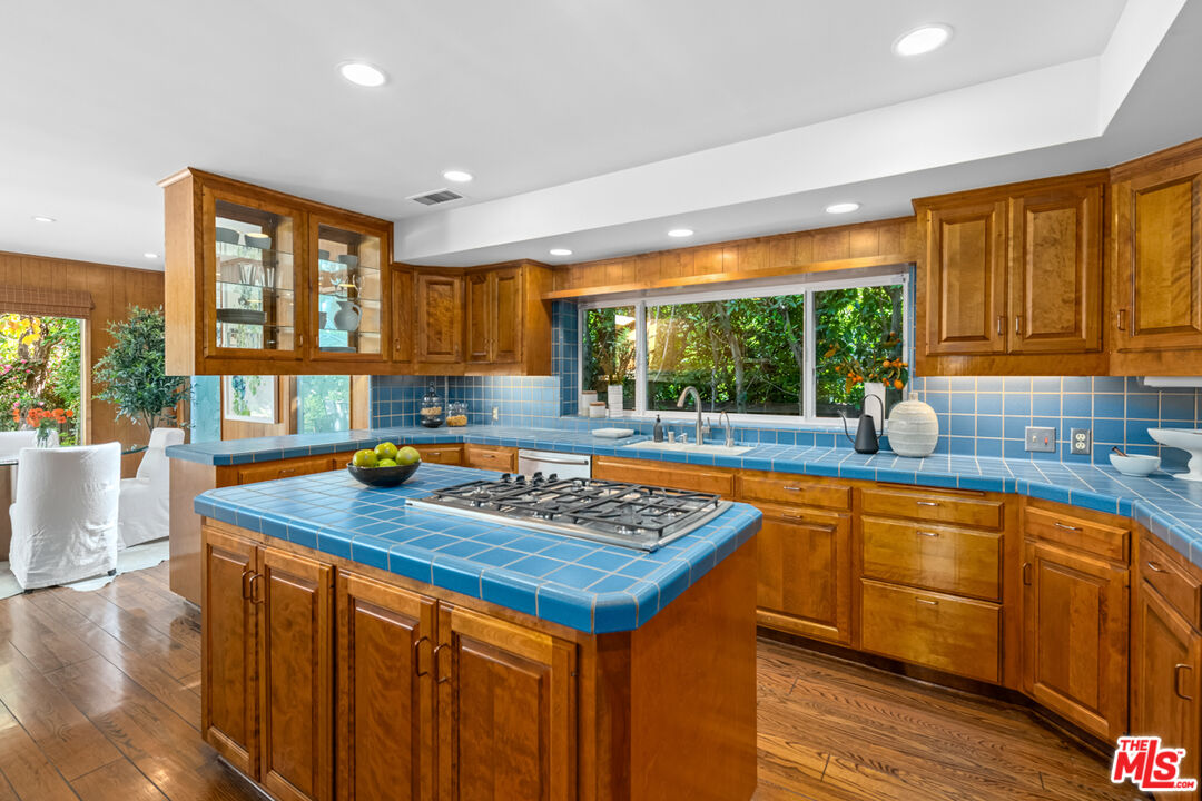 2610 Mandeville Canyon Rd