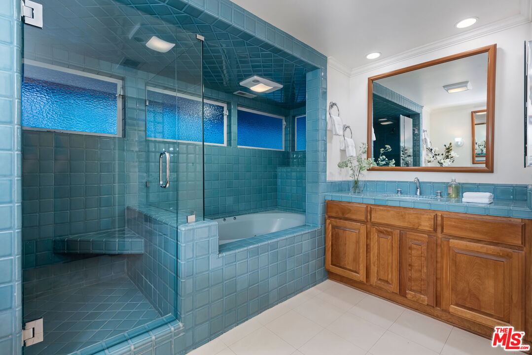 2610 Mandeville Canyon Rd