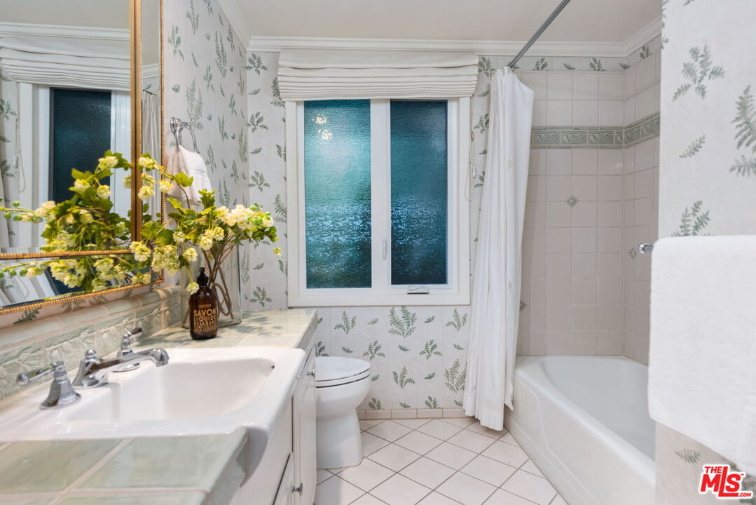 2610 Mandeville Canyon Rd