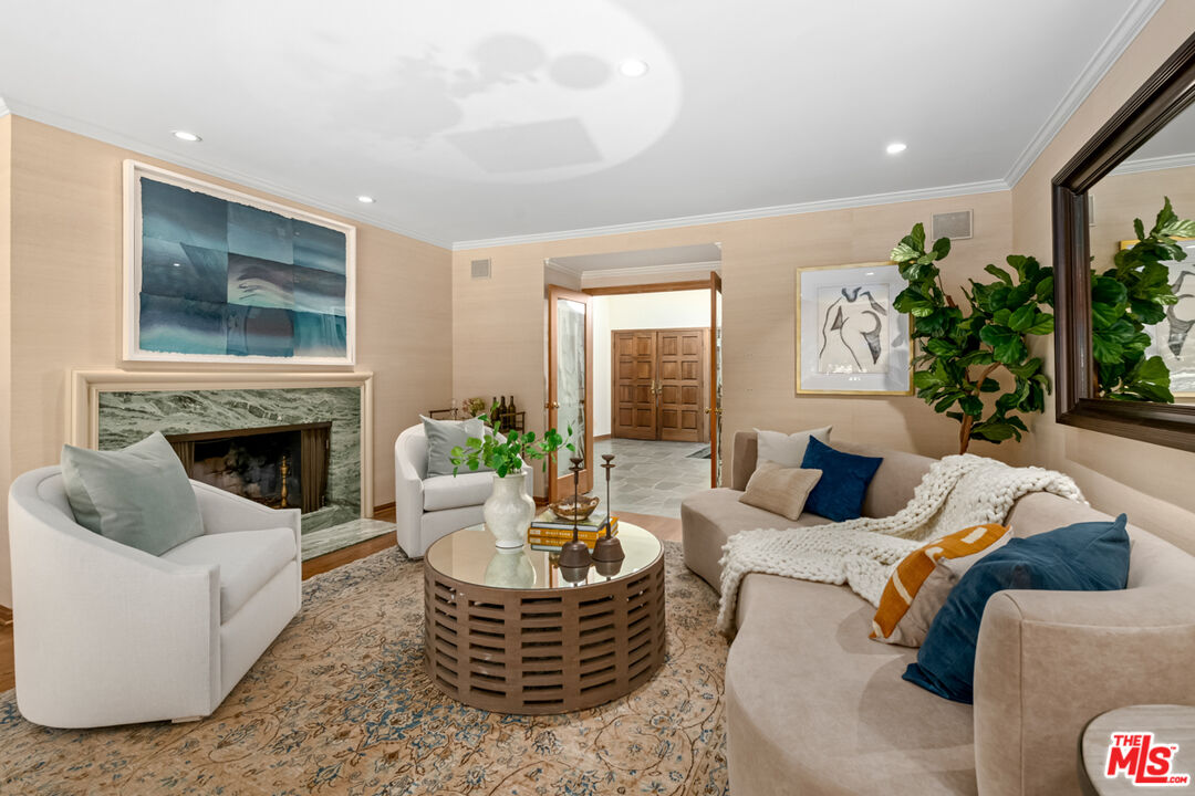 2610 Mandeville Canyon Rd