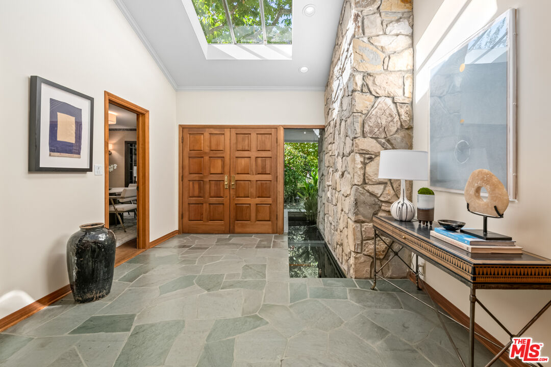 2610 Mandeville Canyon Rd