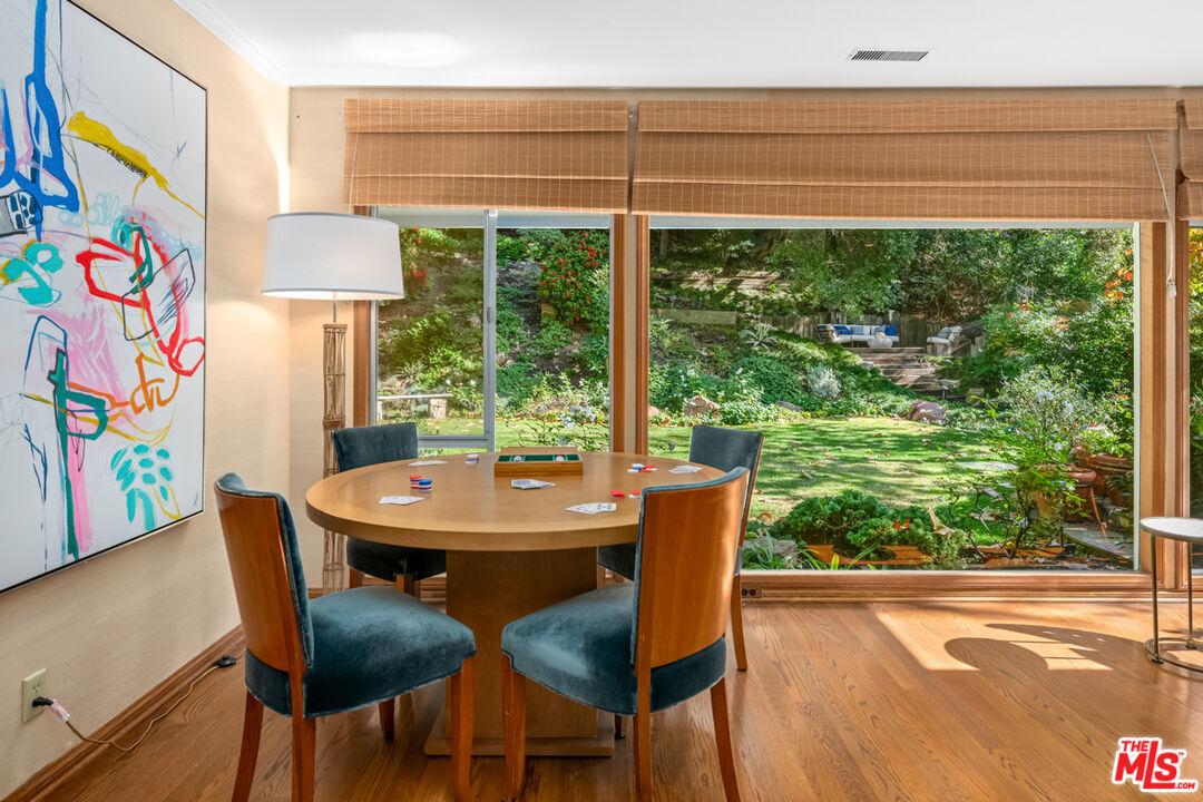 2610 Mandeville Canyon Rd