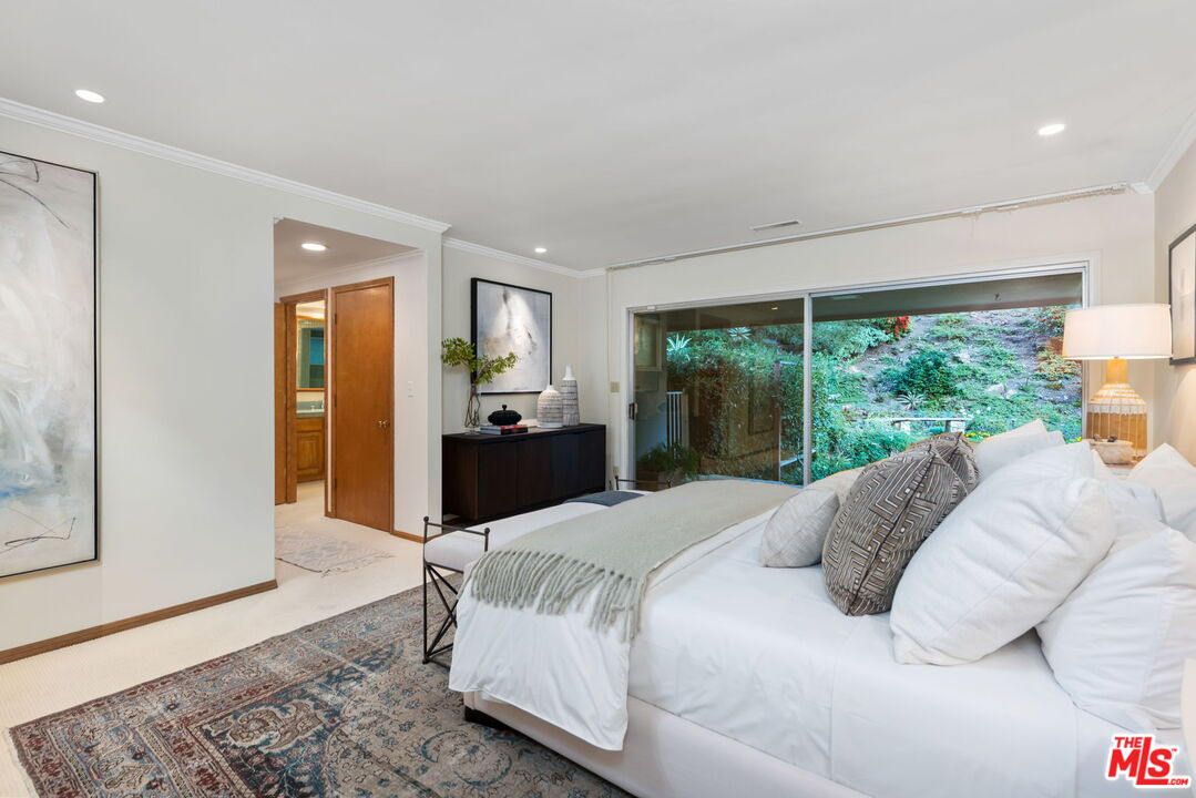 2610 Mandeville Canyon Rd