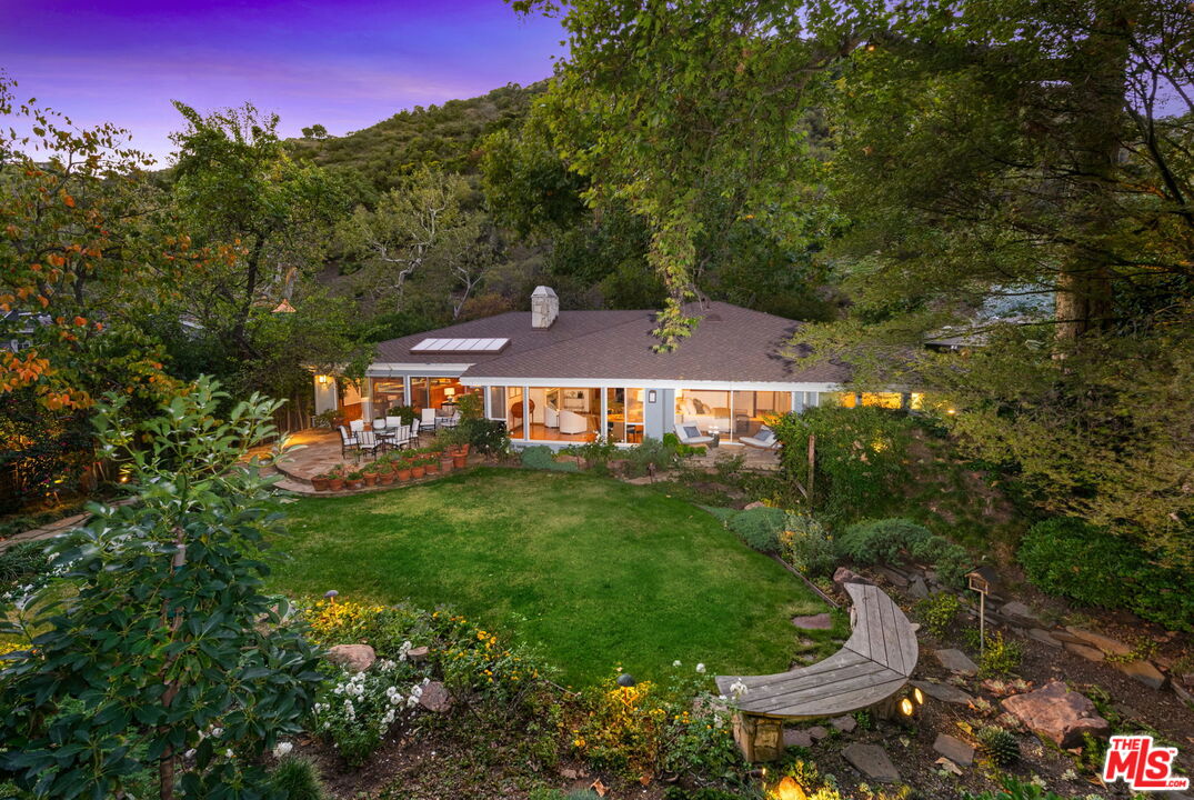 2610 Mandeville Canyon Rd