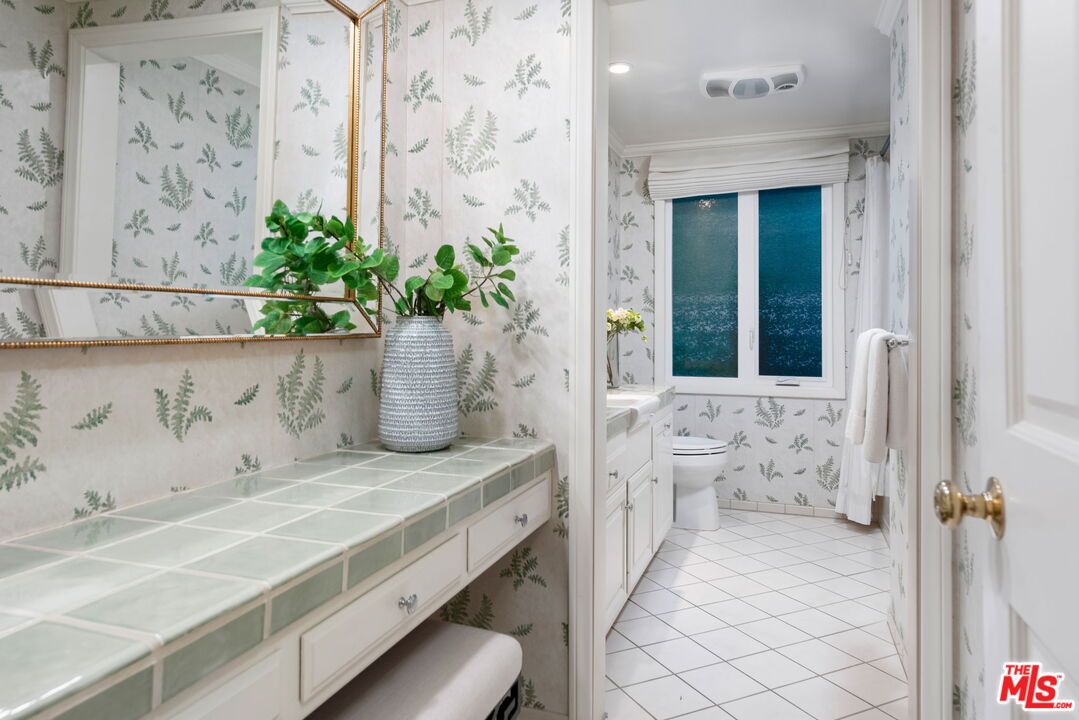 2610 Mandeville Canyon Rd