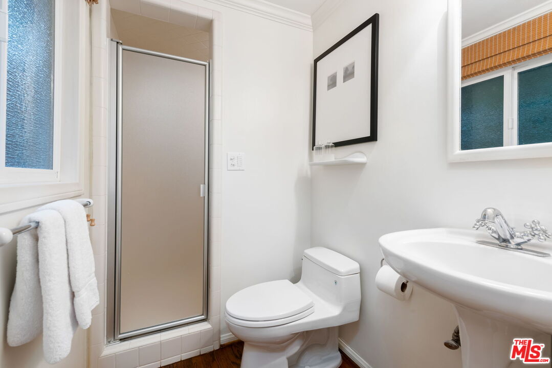 2610 Mandeville Canyon Rd