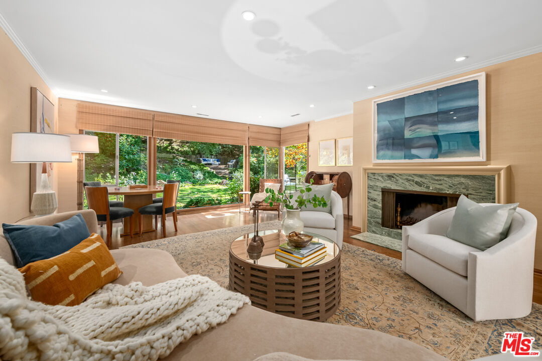 2610 Mandeville Canyon Rd