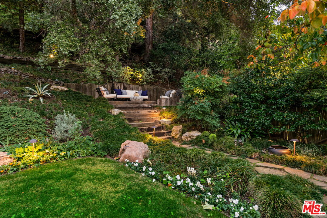 2610 Mandeville Canyon Rd