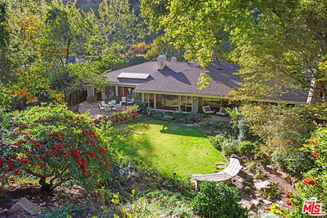 2610 Mandeville Canyon Rd