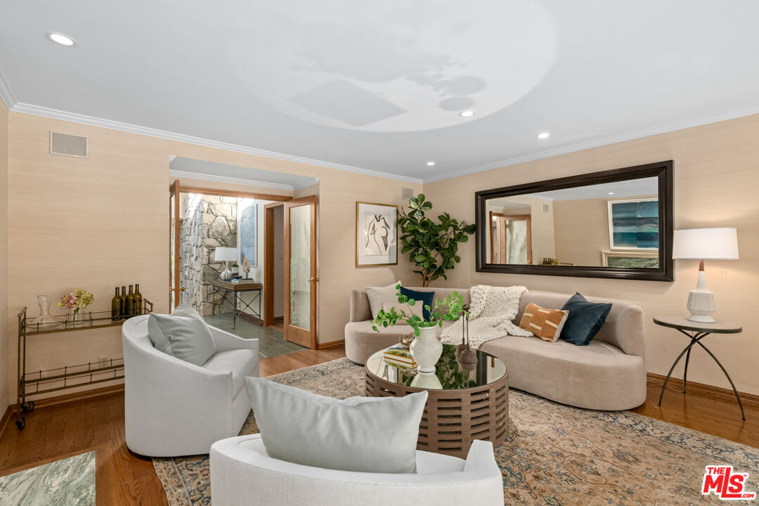 2610 Mandeville Canyon Rd