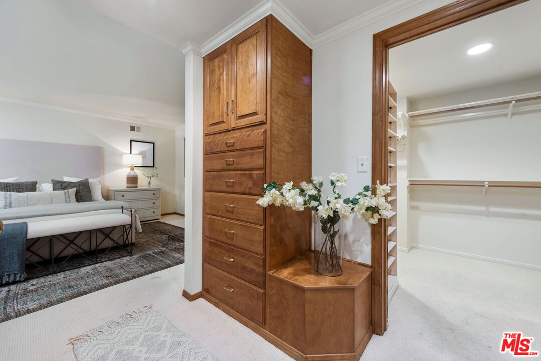 2610 Mandeville Canyon Rd