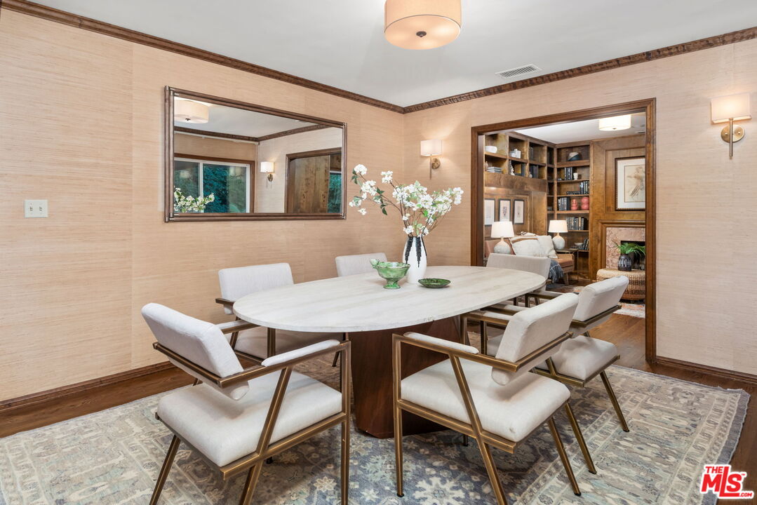 2610 Mandeville Canyon Rd