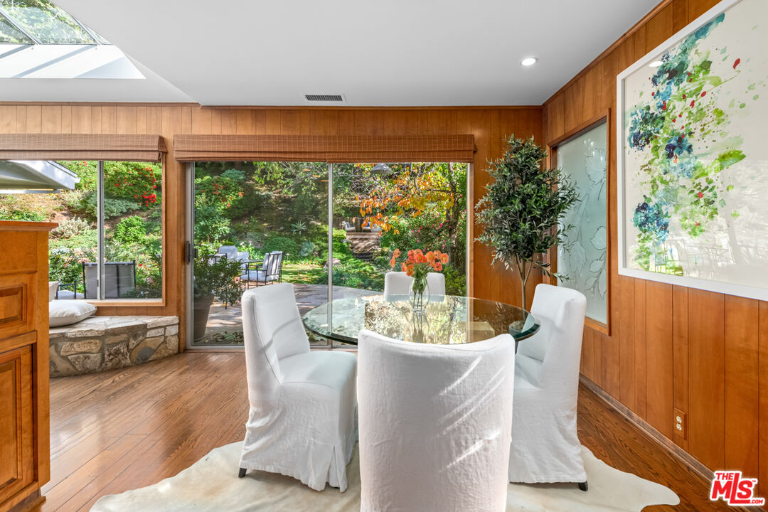 2610 Mandeville Canyon Rd