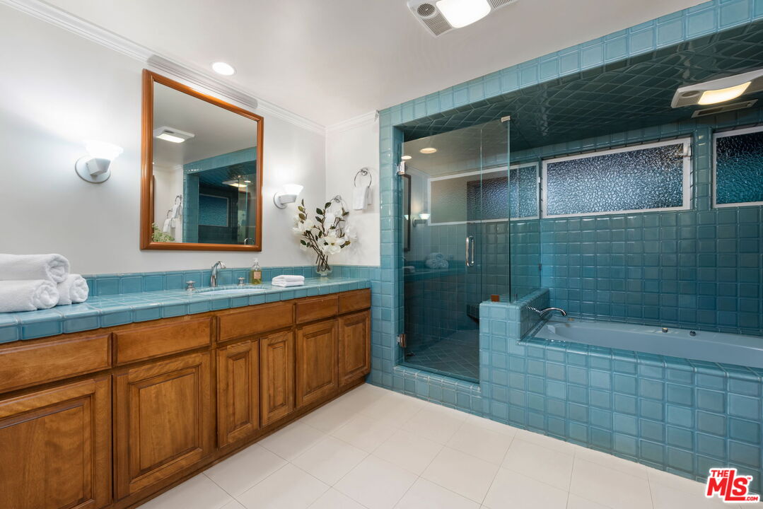 2610 Mandeville Canyon Rd