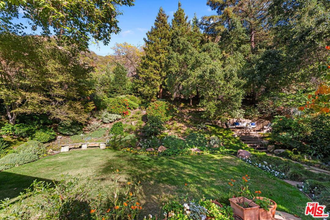 2610 Mandeville Canyon Rd