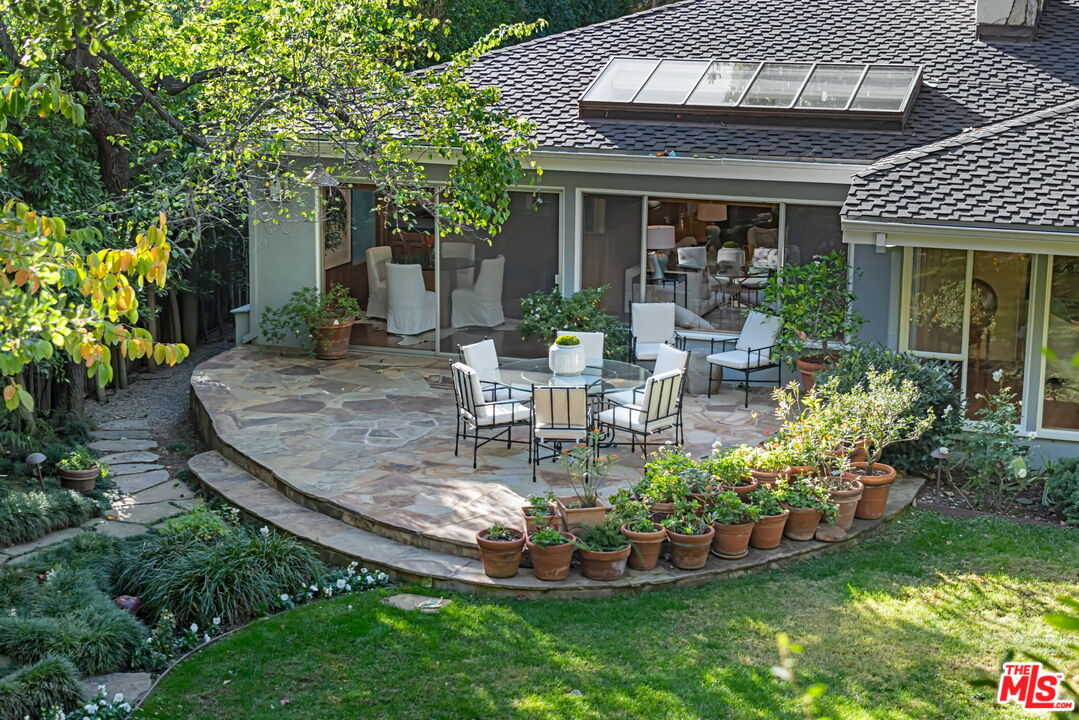 2610 Mandeville Canyon Rd