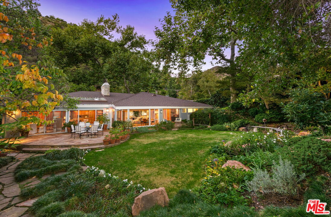 2610 Mandeville Canyon Rd